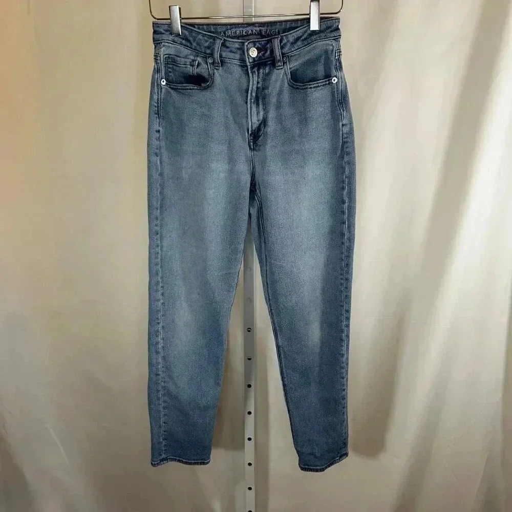 American Eagle Size 4 Mom Jean Denim Blue Light Wash